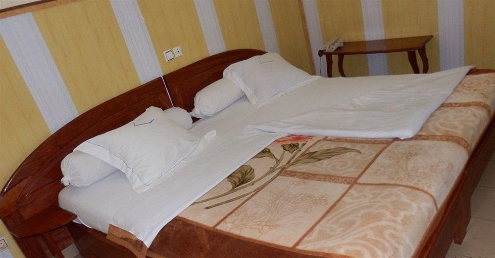 Hotel Santa Lucia Yaounde Exterior photo