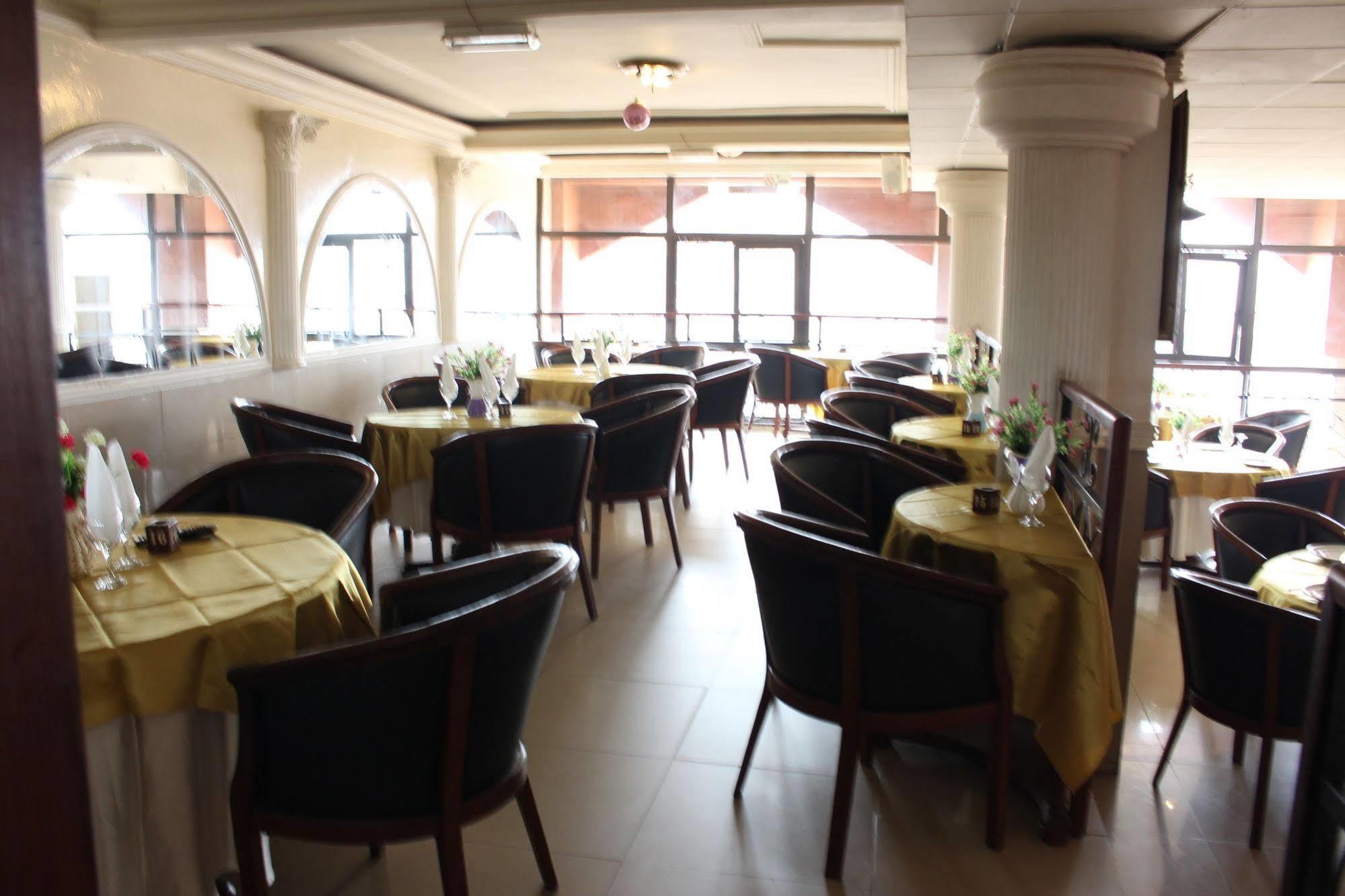 Hotel Santa Lucia Yaounde Exterior photo